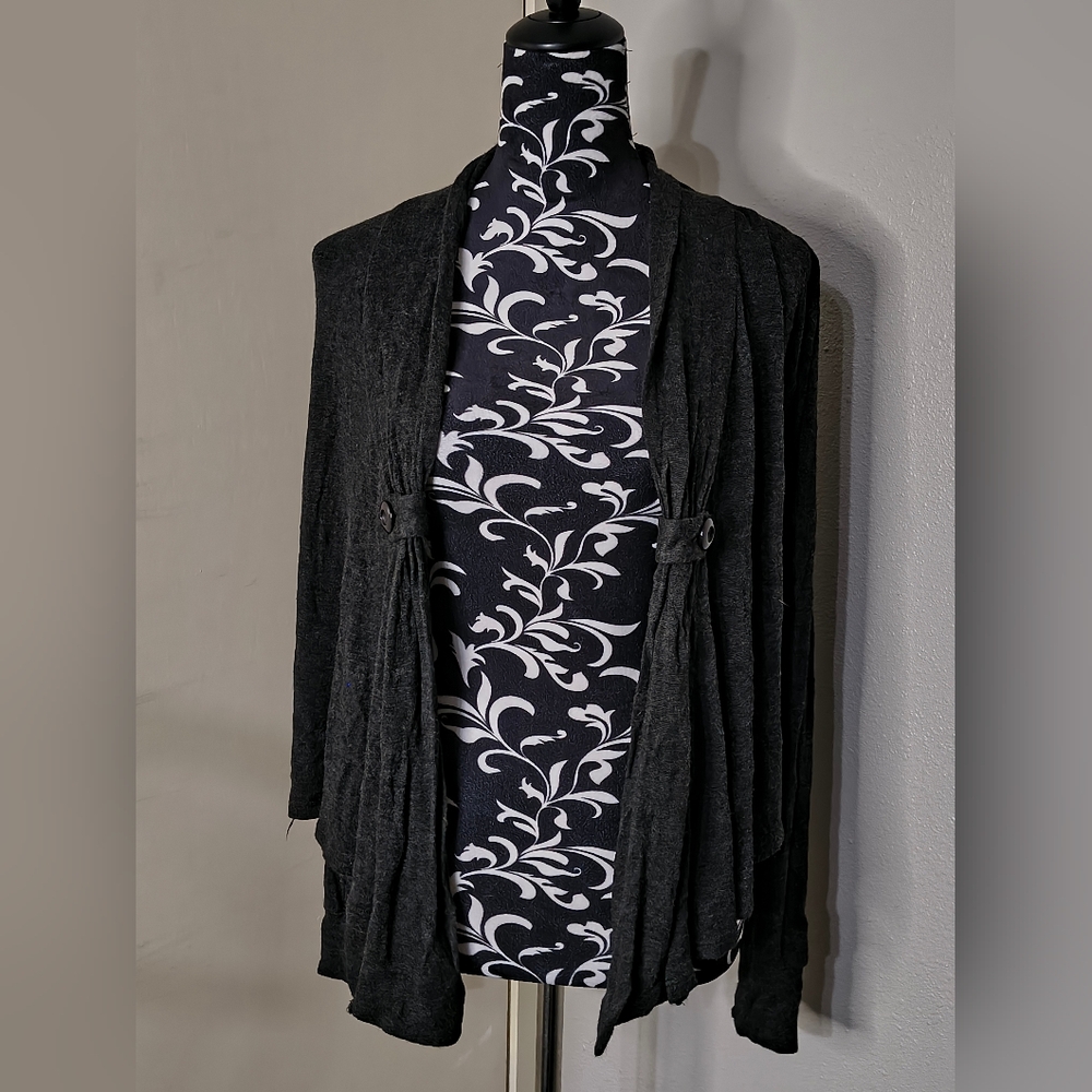 Iris Basic Charcoal Open Front Cape